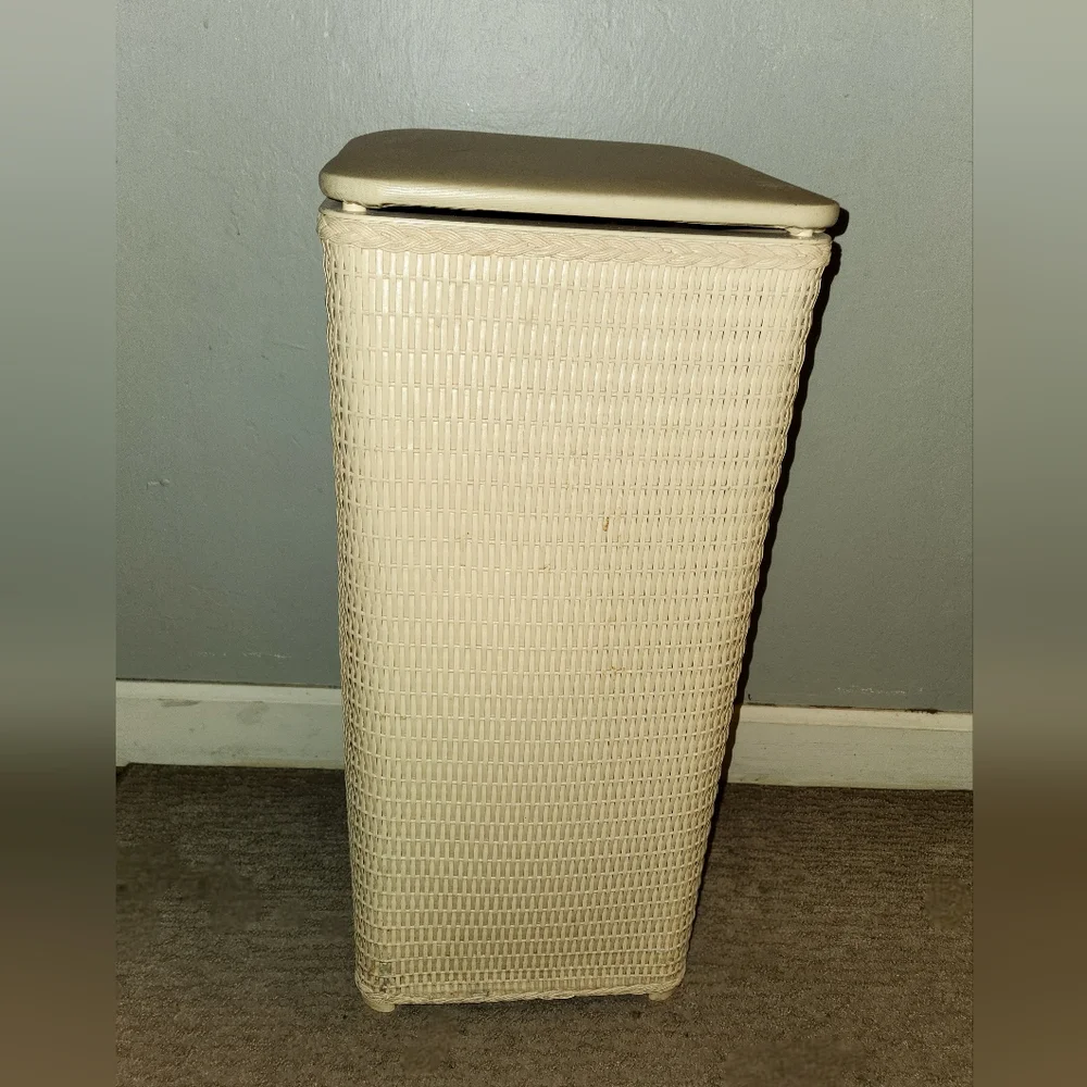 Vintage 1970s Ivory White Woven Wicker Square Storage Hamper